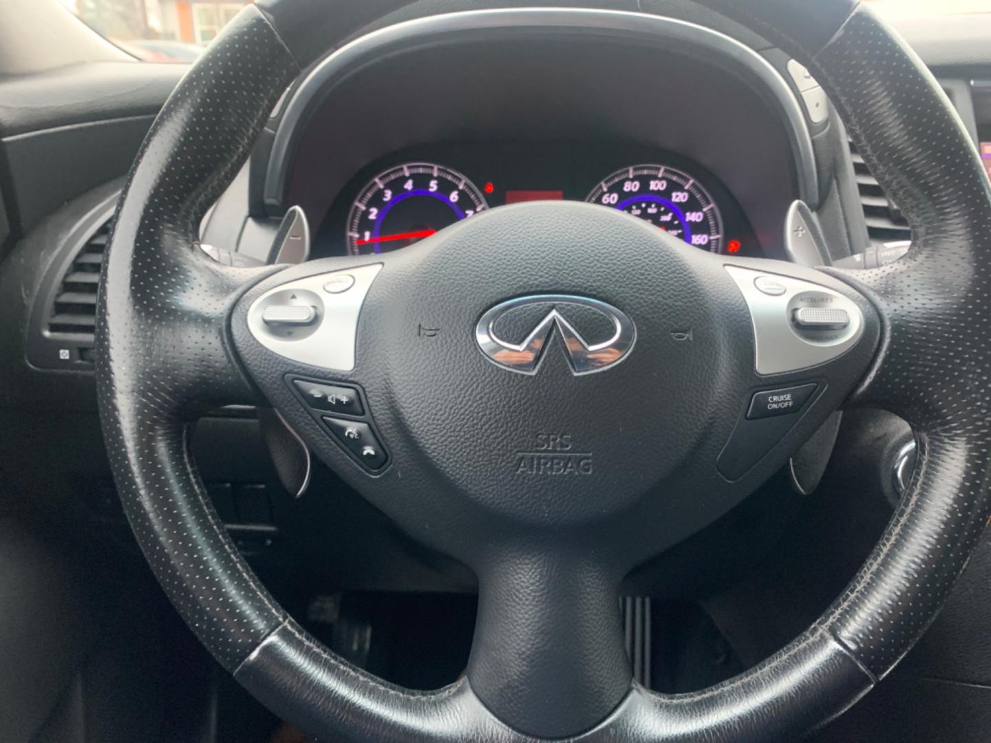 2009 Gray /Black Infiniti FX FX35 2WD (JNRAS18U39M) with an 3.5L V6 DOHC 24V engine, Automatic transmission, located at 1830 North Belt Line Road, Irving, TX, 75061, (469) 524-0199, 32.834373, -96.993584 - Photo#15